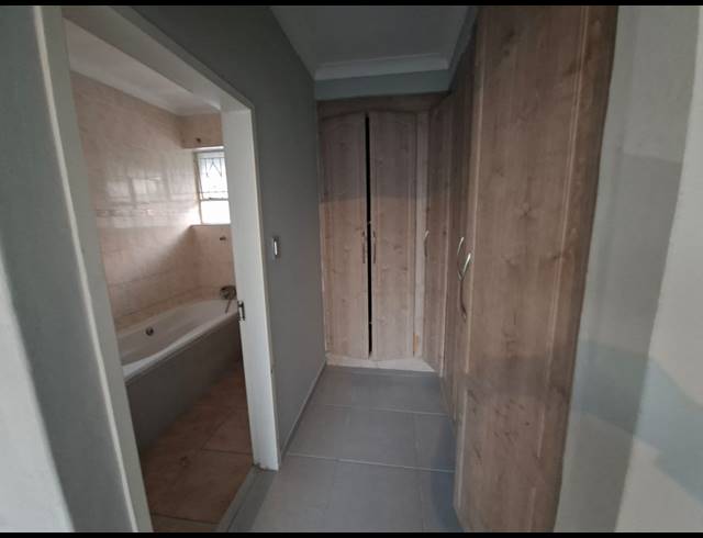 3 BEDROOM FREEHOLD TO LET IN ILLIONDALE